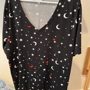 LuLaRoe Black V-Neck Tee with White Stars and Pink Accents